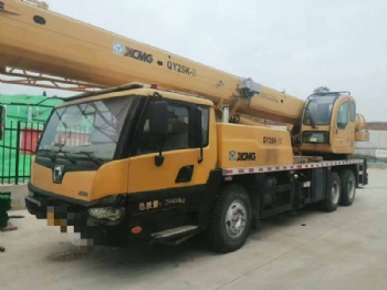 XCMG 25 TON CRANE TRUCK